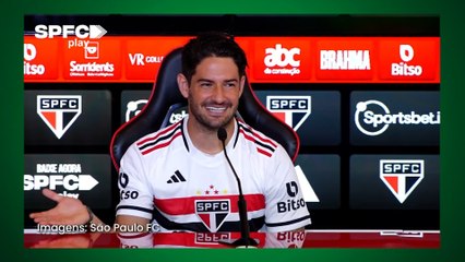 Télécharger la video: Pato conta sobre as críticas que os jogadores sofrem, e de como seria sua passagem na Copa do Mundo