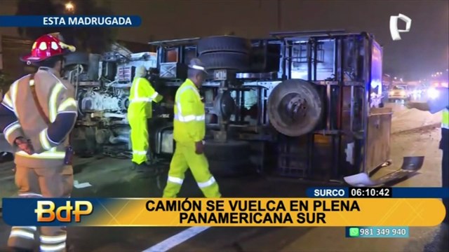 Surco: dos heridos deja volcadura de camión en la Panamericana Sur