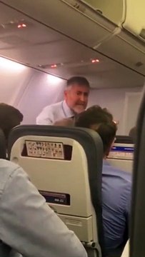 Bakan Nebati ile yolcular arasında yaşanan rötar tartışmasından yeni görüntüler: Gidin niye kaybettiğinize bakın