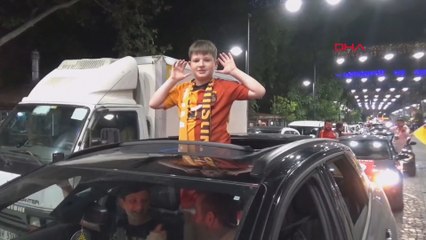 Tüm Türkiye'de sokaklar sarı kırmızıya büründü