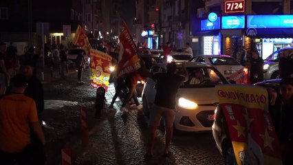 ÇANAKKALE - Galatasaraylı taraftarlar şampiyonluğu kutluyor