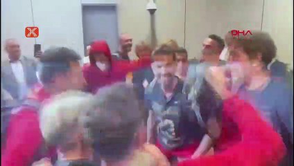 G.Saraylı futbolcular, F.Bahçe gol şarkısıyla eğlendi
