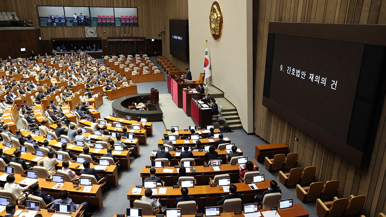 尹 거부권 행사' 간호법, 재표결서 부결...최종 폐기 / YTN