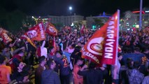 ERZİNCAN - Galatasaraylı taraftarlar şampiyonluğu kutluyor