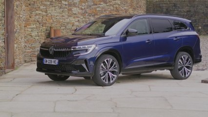 The All-new Renault Espace E-Tech 200 ch Exterior Design in Midnight blue