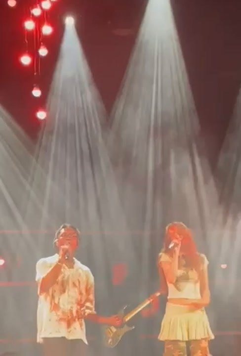 d4vd and Holly Humberstone perform live in London