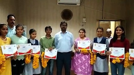 Video Story : कलेक्टर ने 10वीं व 12 वीं के टॉपर्स को किया सम्मानित