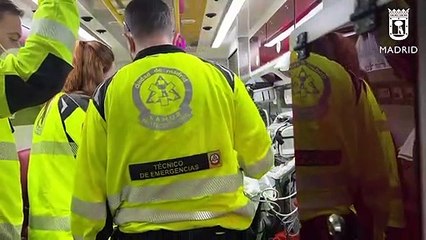 Mulher dá à luz em plena rua de Madrid, ajudada por enfermeira