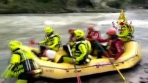 Cosenza, ragazza cade da gommone mentre fa rafting: le ricerche - Video