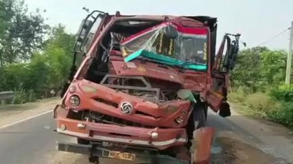 लखीसराय: दो वाहनों के बीच हुई भीषण टक्कर, हादसे में चालक हुआ घायल