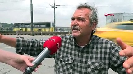 Galata Köprüsü'nde korkutan kaza! Tekne, köprüye çarptı