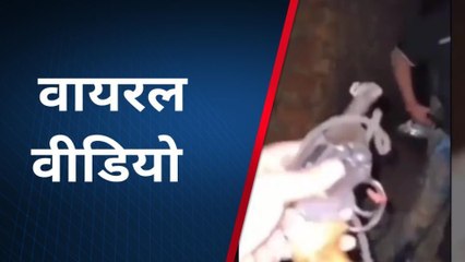 गाजियाबाद: शराब के नशे में हाई वोल्टेज ड्रामा, विरोध करने पर निकाली पिस्टल...वीडियो वायरल