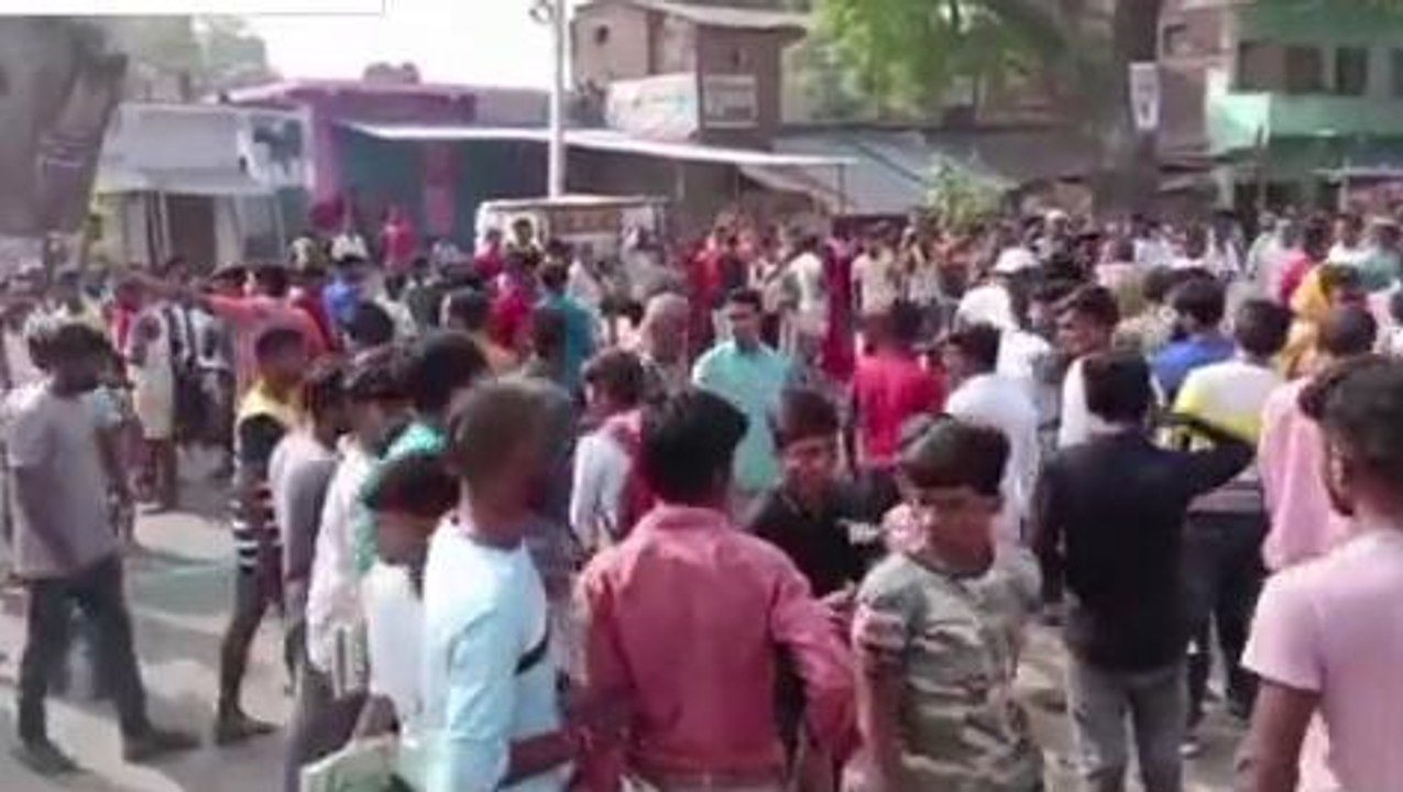 जहानाबाद: सड़क दुर्घटना में 2 छात्र की मौत, उग्र लोगों ने सड़क जाम कर जमकर किया हंंगामा