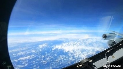La manovra rischiosa del caccia cinese davanti a un jet Usa
