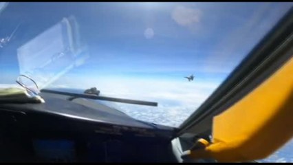 La manovra rischiosa del caccia cinese davanti a un jet Usa