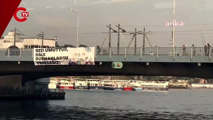 Gezi'nin 10. yılında Galata Köprüsü'ne pankart asıldı