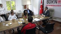 L'équipe féminine de football Bornova HİTAB Spor a rendu visite au président İduğ