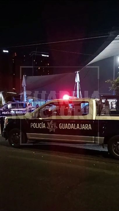 #Preliminar Tras asaltar a un conductor de plataforma, un hombre fue detenido en posesión de una escopeta, en las inmediaciones de la Expo Guadalajara #GuardiaNocturna