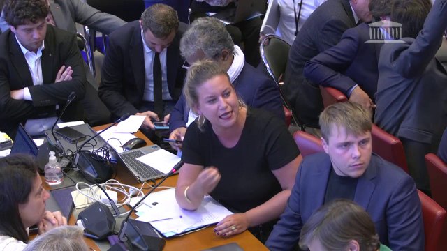 On est où là ? : Mathilde Panot en colère après la suppression de sous-amendements lors des débats en commission sur les retraites