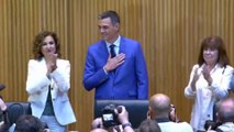 Larga ovación a Pedro Sánchez en la reunión que preside en el Congreso ante diputados y senadores socialistas tras anunciar el adelanto electoral y tras las elecciones del 28M