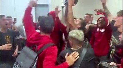 SPOR Galatasaraylı futbolcuların şampiyonluk coşkusu, İstanbul Havalimanı'nda devam etti