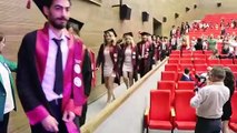 Enthousiasme des étudiants en médecine à l'obtention du diplôme