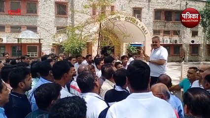 VIDEO : यहां के पार्षद व सफाई कर्मचारियों में ठनी