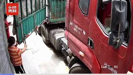 Elle va avoir beaucoup de chance avec ce camion qui recule