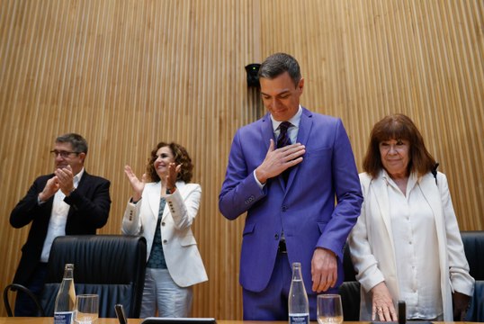 Los palmeros socialistas se superan: todos los aplausos a Sánchez en solo una hora