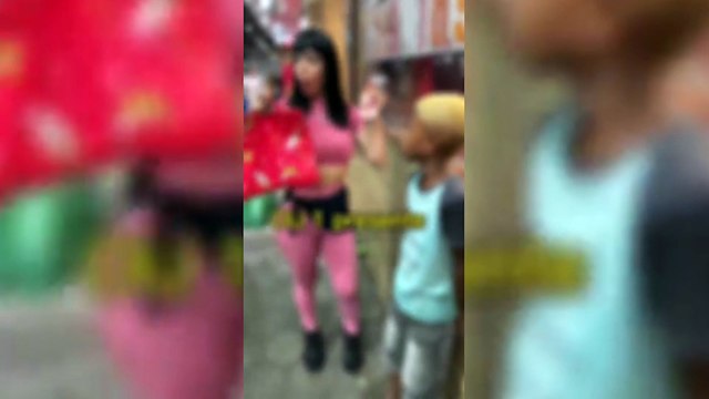 Polícia investiga tiktokers que entregaram macaco de pelúcia e banana a crianças negras