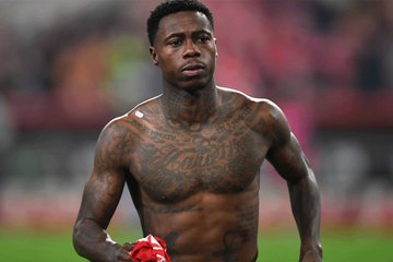 نجم كرة قدم هولندي متهم بتهريب 1.3 طن من الكوكايين