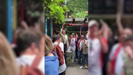 Del Nido, líder de masas en Budapesto: vean los cánticos del ex presidente