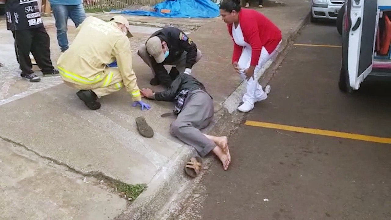 Homem fica ferido ao sofrer queda no XIV de Novembro