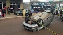 Colisão seguida de capotamento é registrada na Avenida Assunção