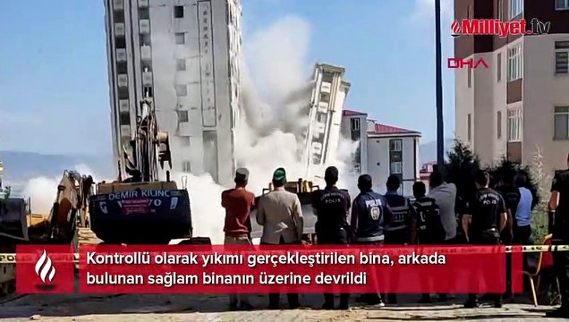 Kahramanmaraş'ta korku dolu dakikalar! Hasarlı bina sağlam binanın üzerine devrildi