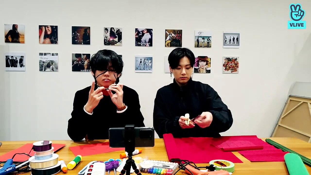 [ENG CC +] 2020.05.05 VLIVE BTS V and JK - Practice making carnations for Parents' Day!