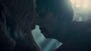 Zombie Falls in Love with Beautiful Girl | Vampire Having Relationship | The Movie Warm Bodies Free Recap