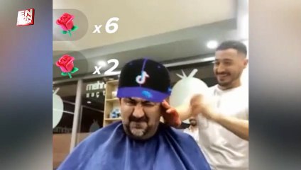 Ümit Özat, saçını kırmızıya boyattı