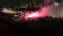 Torcida do Corinthians faz festa impressionante na chegada do time à Neo Química Arena