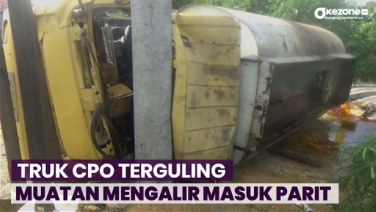 Hilang Kendali, Truk Bawa 8 Ribu Liter CPO Terguling, Muatan Tumpah di Barito Utara