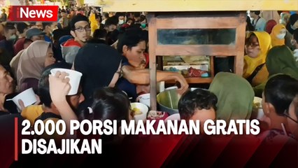 Kemeriahan HUT Kota Surabaya, Ribuan Warga Berebut Makanan Gratis