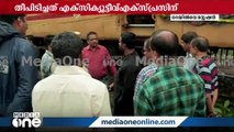 കണ്ണൂരില്‍‌ ട്രെയിനില്‍ തീപിടിത്തം- റെയില്‍വെ ഉദ്യോഗസ്ഥര്‍ പരിശോധന നടത്തുന്നു