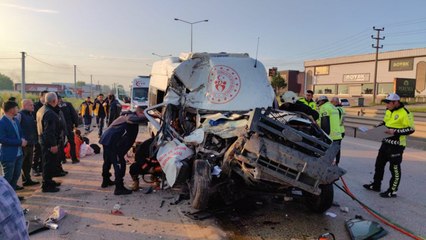 Bursa’da sporcuları taşıyan servis minibüsü kaza yaptı: 16 yaralı