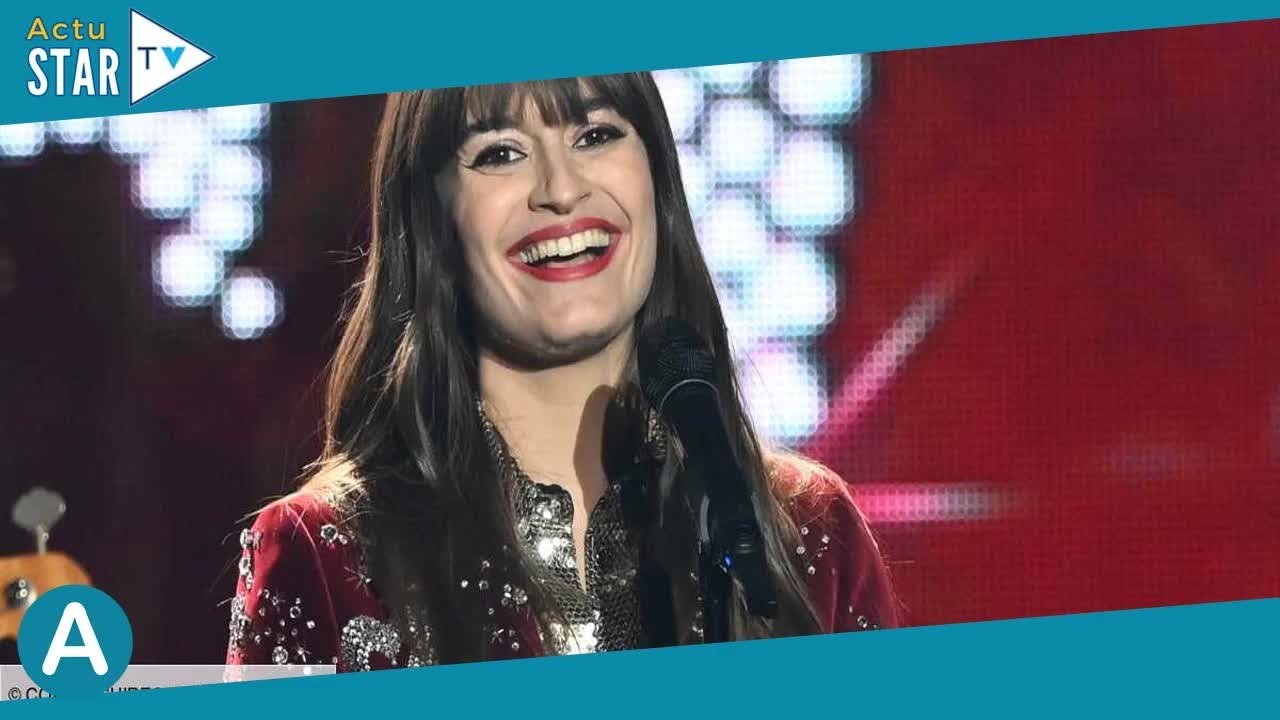 Clara Luciani dépassée par sa grossesse : « Je n’arrive même pas à lever ma jambe »