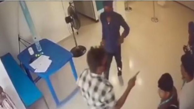 ब्रेकिंग न्यूज़: तमंचे के बल पर बैंक में सरेआम लूट, CCTV फुटेज आया सामने