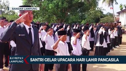 Santri Gelar Upacara Hari Lahir Pancasila