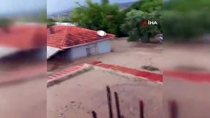 Pamukkale'de sağanak sonrası sel: Ev ve araçlar sular altında kaldı, hayvanlar telef oldu