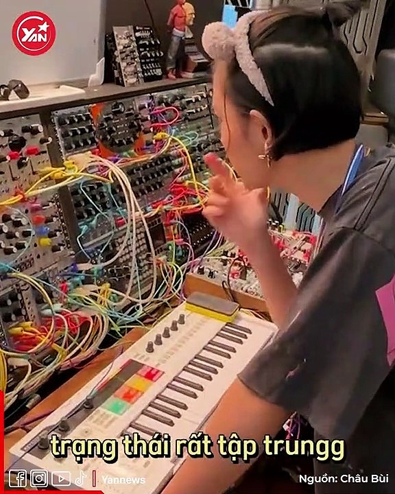 Châu Bùi và Binz nhiều lần vướng nghi vấn dọn về sống chung, nàng cosplay chàng không trượt phát nào