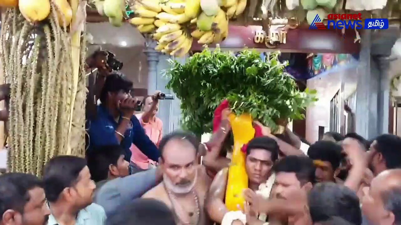 கரூர் மாரியம்மன் ஆலயத்தில் வைகாசி விழா! கம்பம் ஆற்றுக்கு அனும்பும் நிகழ்ச்சியில் அமைச்சர் செந்தில் பாலாஜி!