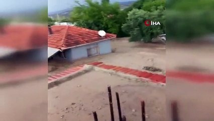 Pamukkale'de sağanak sonrası sel: Ev ve araçlar sular altında kaldı, hayvanlar telef oldu
